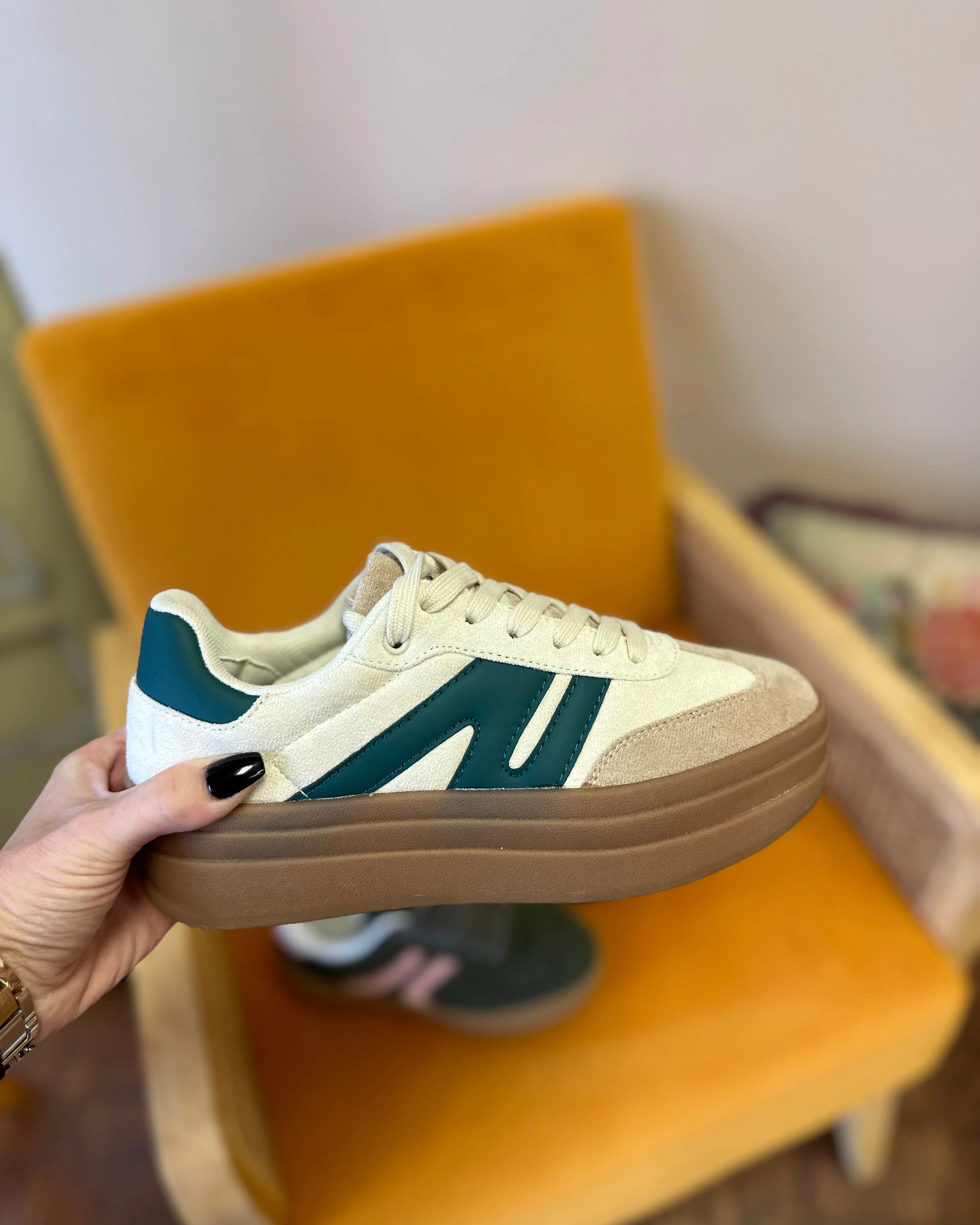 Gaze Sneakers