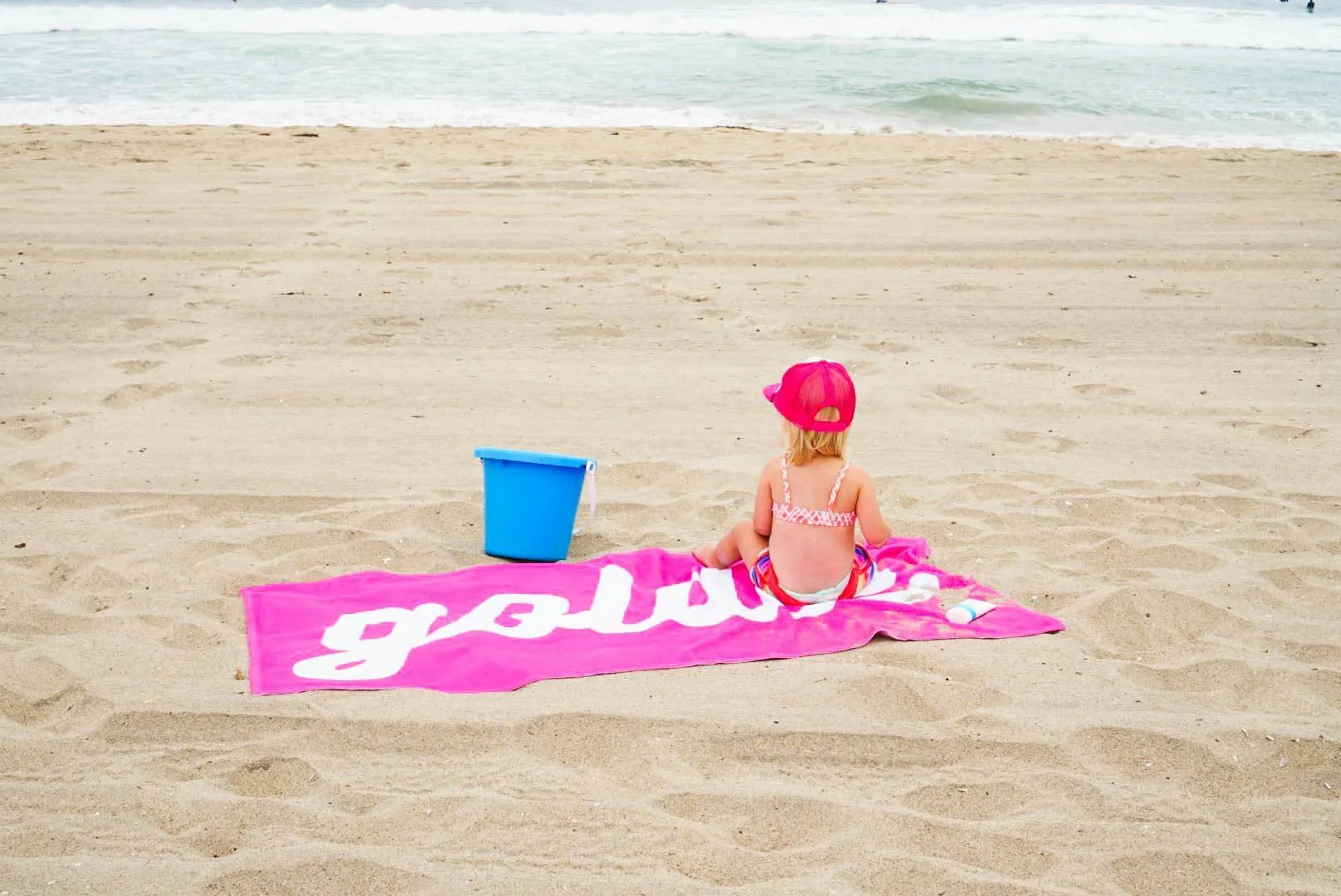 PERSONALIZED SOLID RETRO CURSIVE PREMIUM BEACH TOWEL