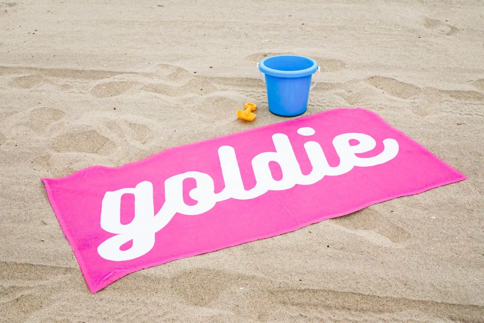 PERSONALIZED SOLID RETRO CURSIVE PREMIUM BEACH TOWEL