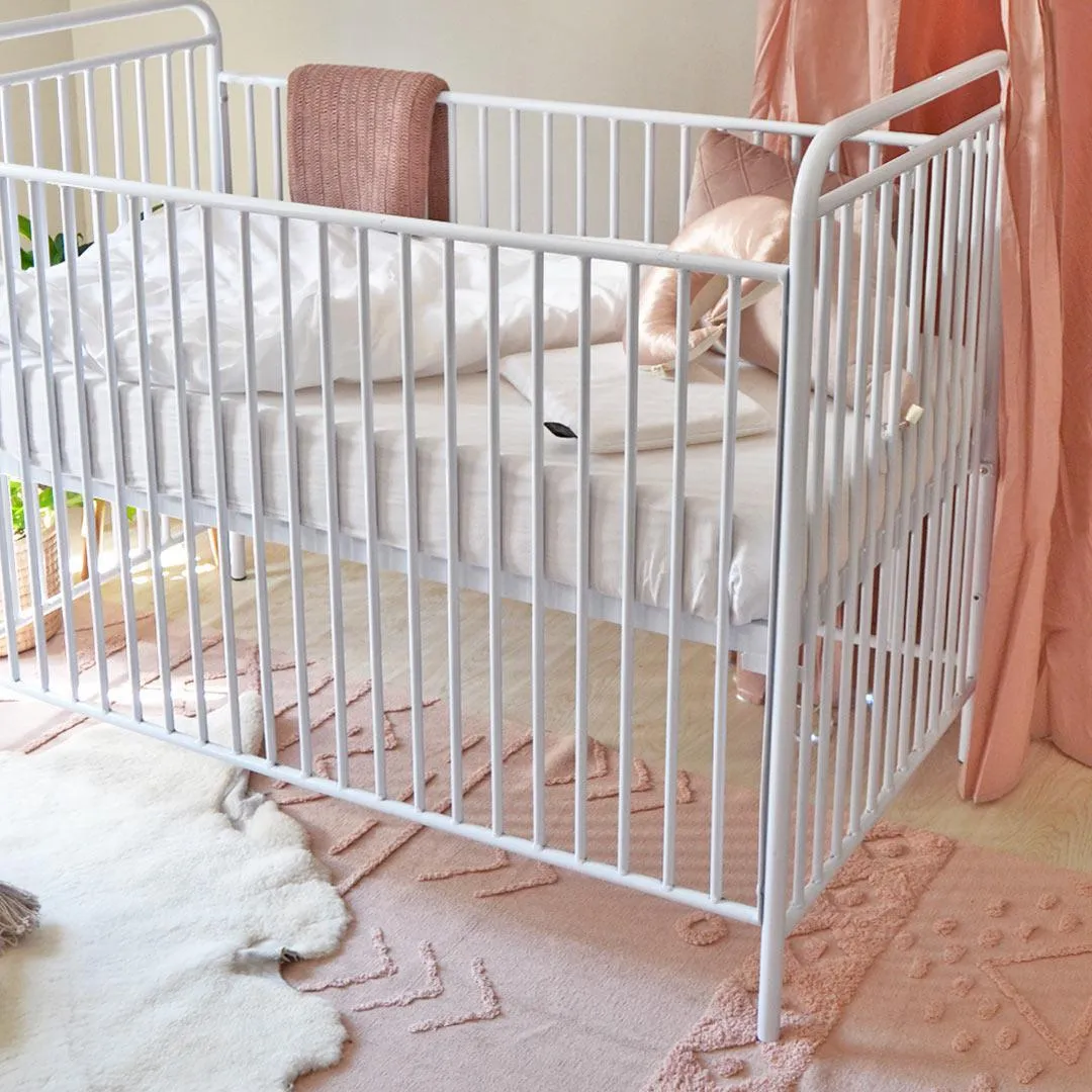 Skylar Convertible Cot Bed (66x132) - White / Black